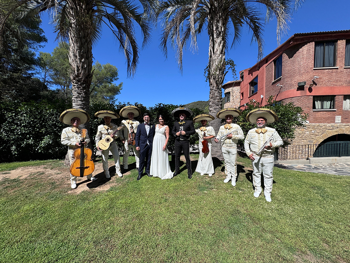 actuación con mariachis en Barcelona de una serenata en una boda.