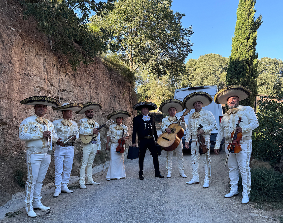 Estos son los integrantes del mariachi Barcelona