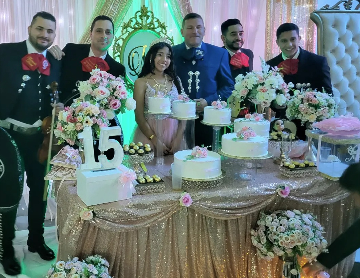 seranata con mariachis para una quinceañera.