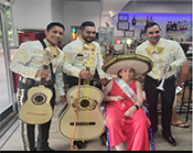 serenata con tres músicos de mariachis