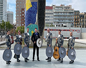Actuación con siete integrantes de mariachis