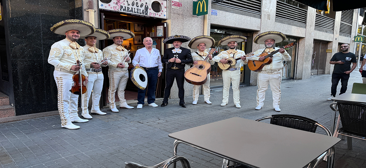 cantando con los Mensajeros de México en Barcelona