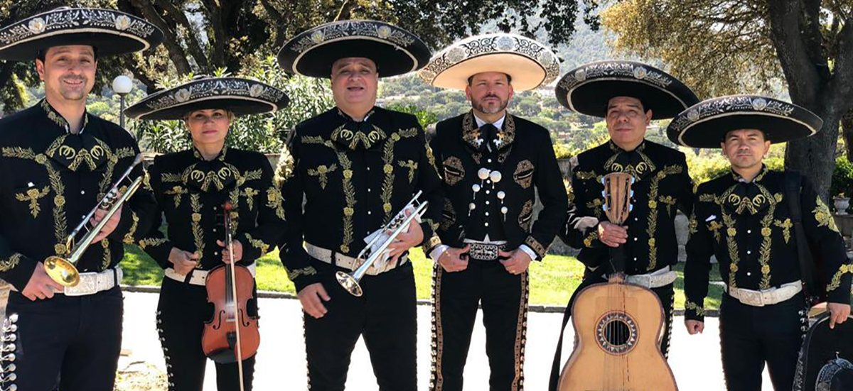Integrantes del mariachi Barcelona